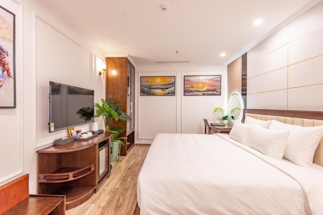Reyna Luxury Hotel & Spa Hanoi Buitenkant foto