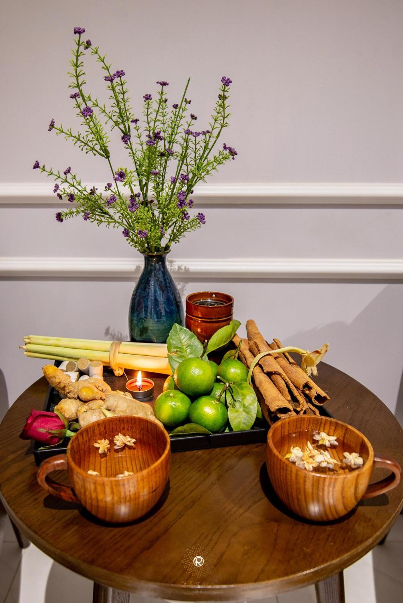 Reyna Luxury Hotel & Spa Hanoi Buitenkant foto